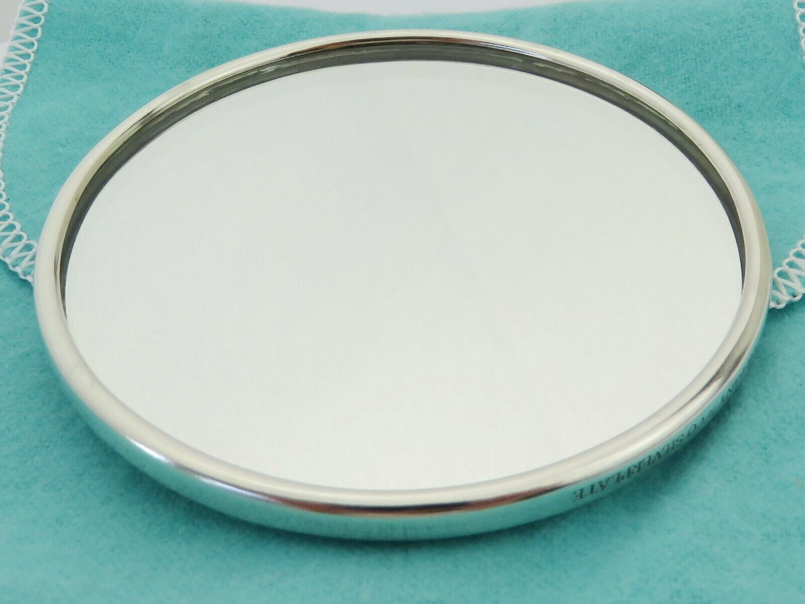 TIFFANY & CO 925 Silver Plate Ribbon Compact Makeup Mirror Very Good Condition