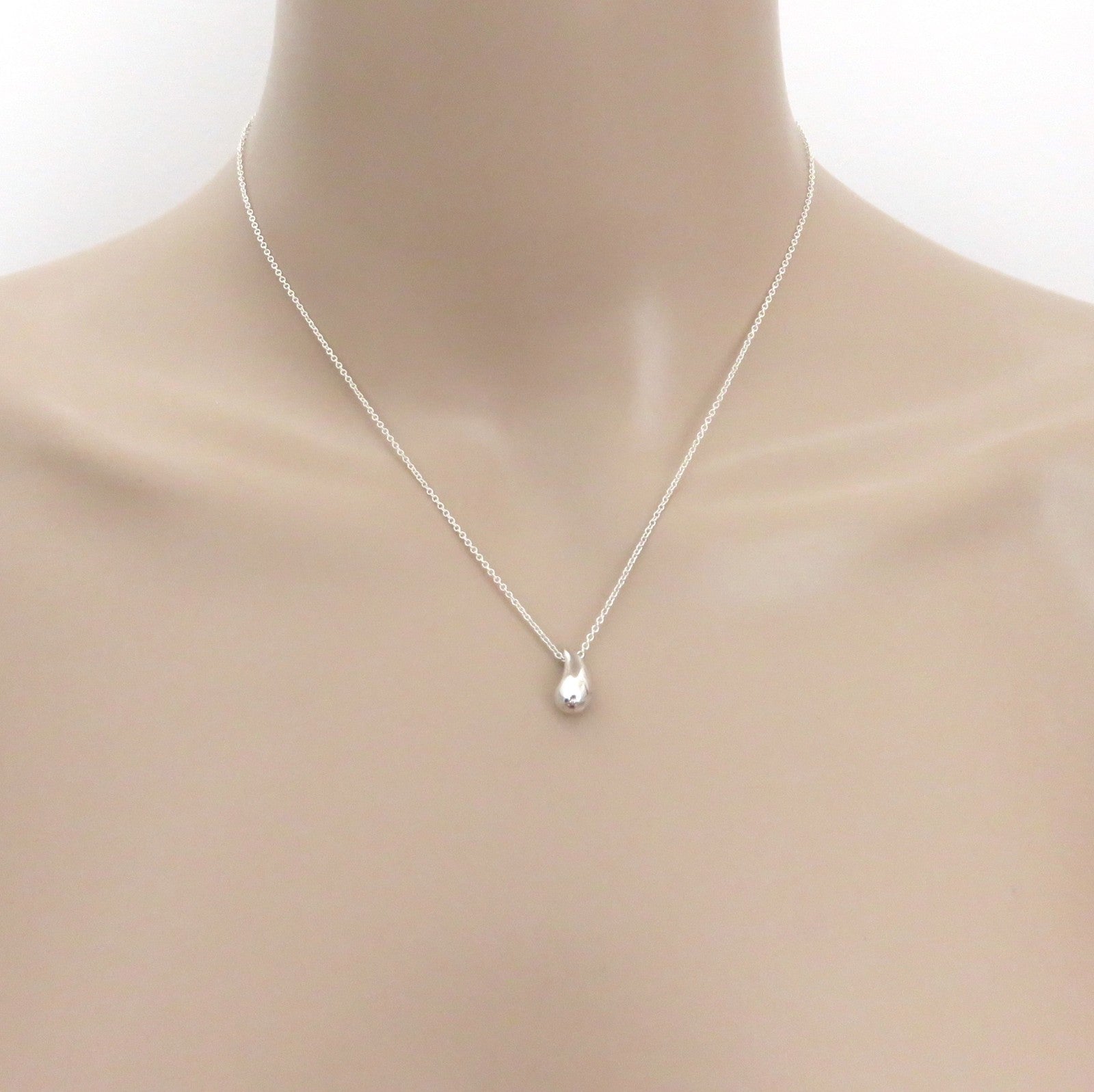 Tiffany & Co 925 Sterling Silver Teardrop Pendant Necklace Authentic