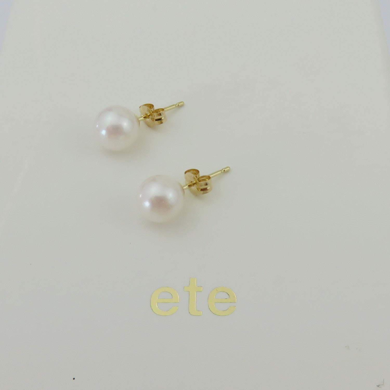 ete K18 Yellow Gold 7.2 mm Japanese Akoya Pearl Stud Earrings with Box