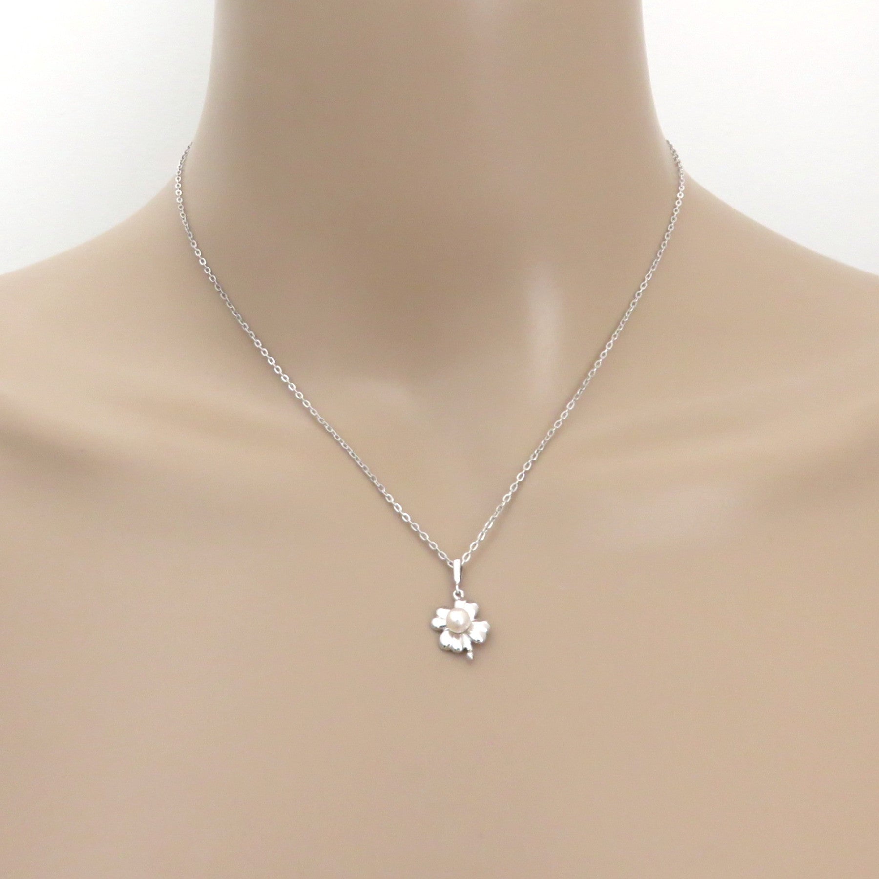 Mikimoto 925 Sterling Silver Four Leaf Clover Akoya Pearl Necklace 40cm