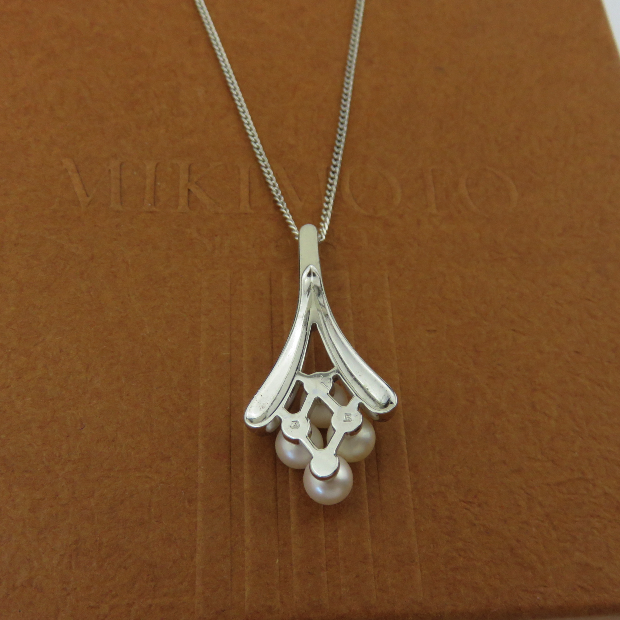 MIKIMOTO 925 Sterling Silver 4 Akoya Pearl Cluster Pendant Necklace 40cm Japan