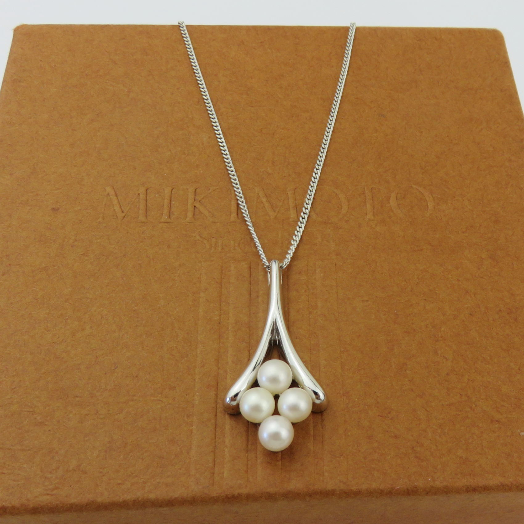 MIKIMOTO 925 Sterling Silver 4 Akoya Pearl Cluster Pendant Necklace 40cm Japan