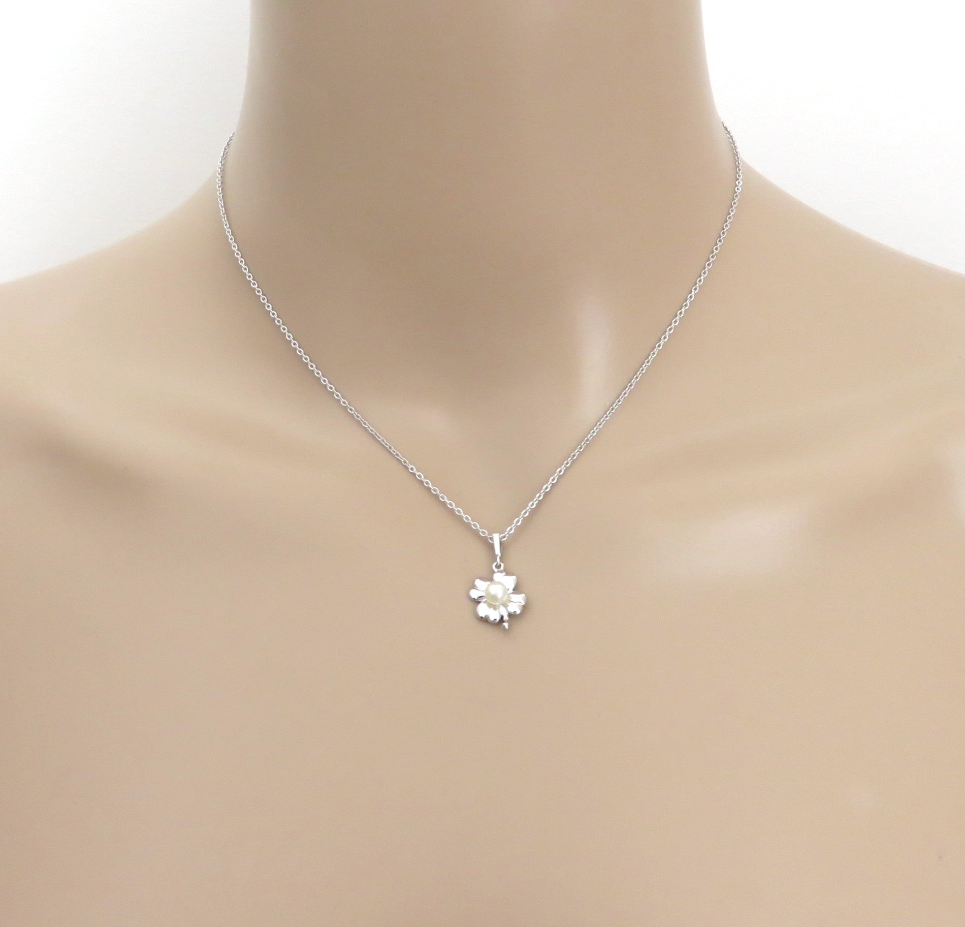 Mikimoto 925 Sterling Silver Four Leaf Clover Akoya Pearl Necklace 38cm