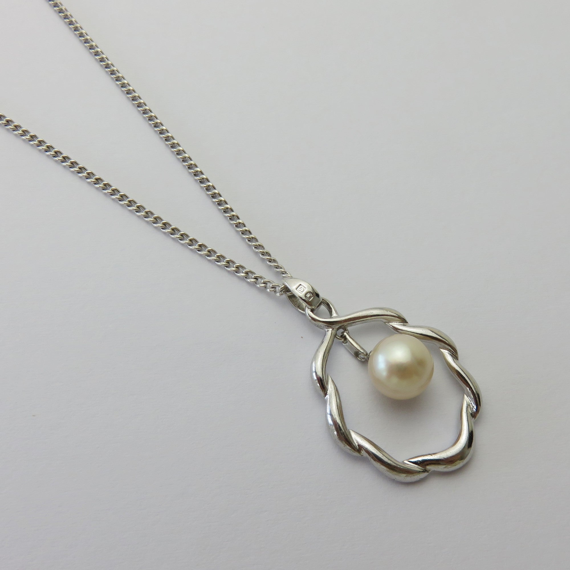 MIKIMOTO 925 Sterling Silver Akoya Pearl Wreath Vine Pendant Necklace