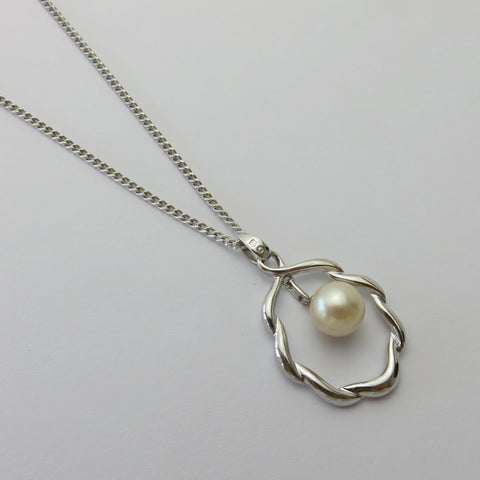 MIKIMOTO 925 Sterling Silver Akoya Pearl Wreath Vine Pendant Necklace