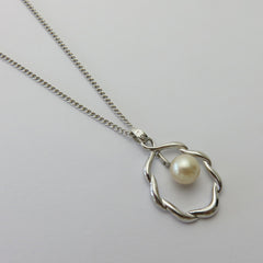 MIKIMOTO 925 Sterling Silver Akoya Pearl Wreath Vine Pendant Necklace