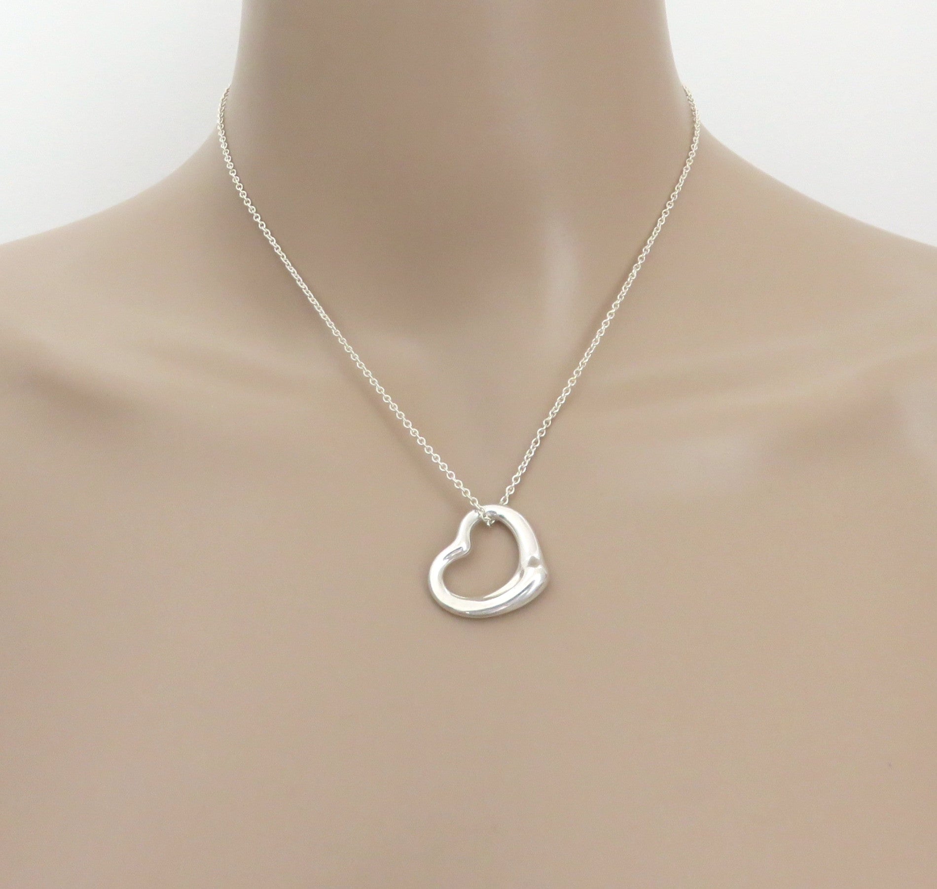 TIFFANY & CO 925 Sterling Silver Medium Open Heart Pendant Necklace 