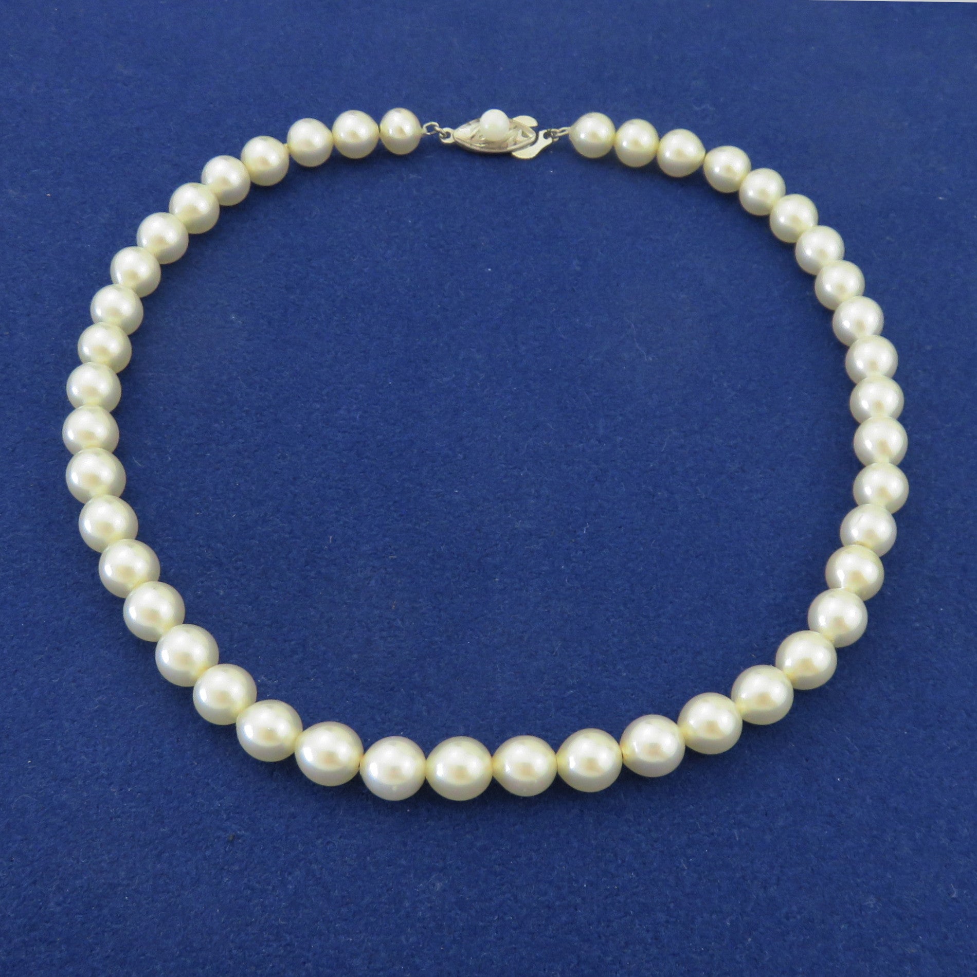 Japanese Vintage Akoya Pearl Strand Necklace 7.7-8.3mm Silver Clasp 38cm