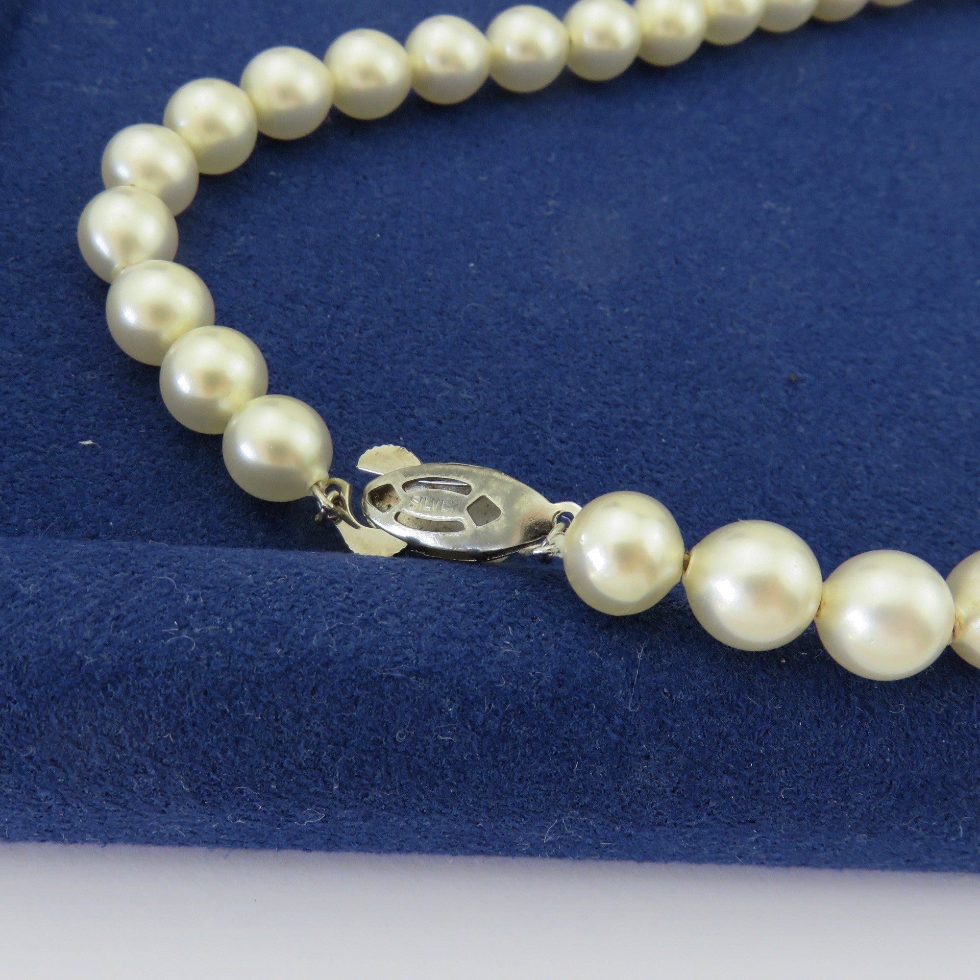 Japanese Vintage Akoya Pearl Strand Necklace 7.7-8.3mm Silver Clasp 38cm