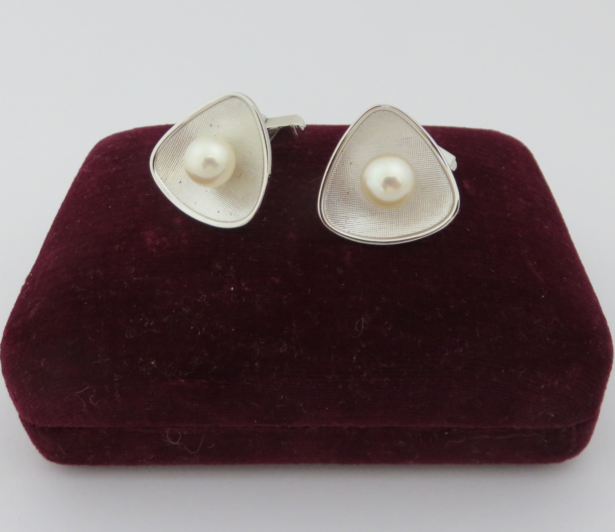 MIKIMOTO 925 Sterling Silver Akoya Pearl 8mm Triangle Geometric Cufflinks w/ Box