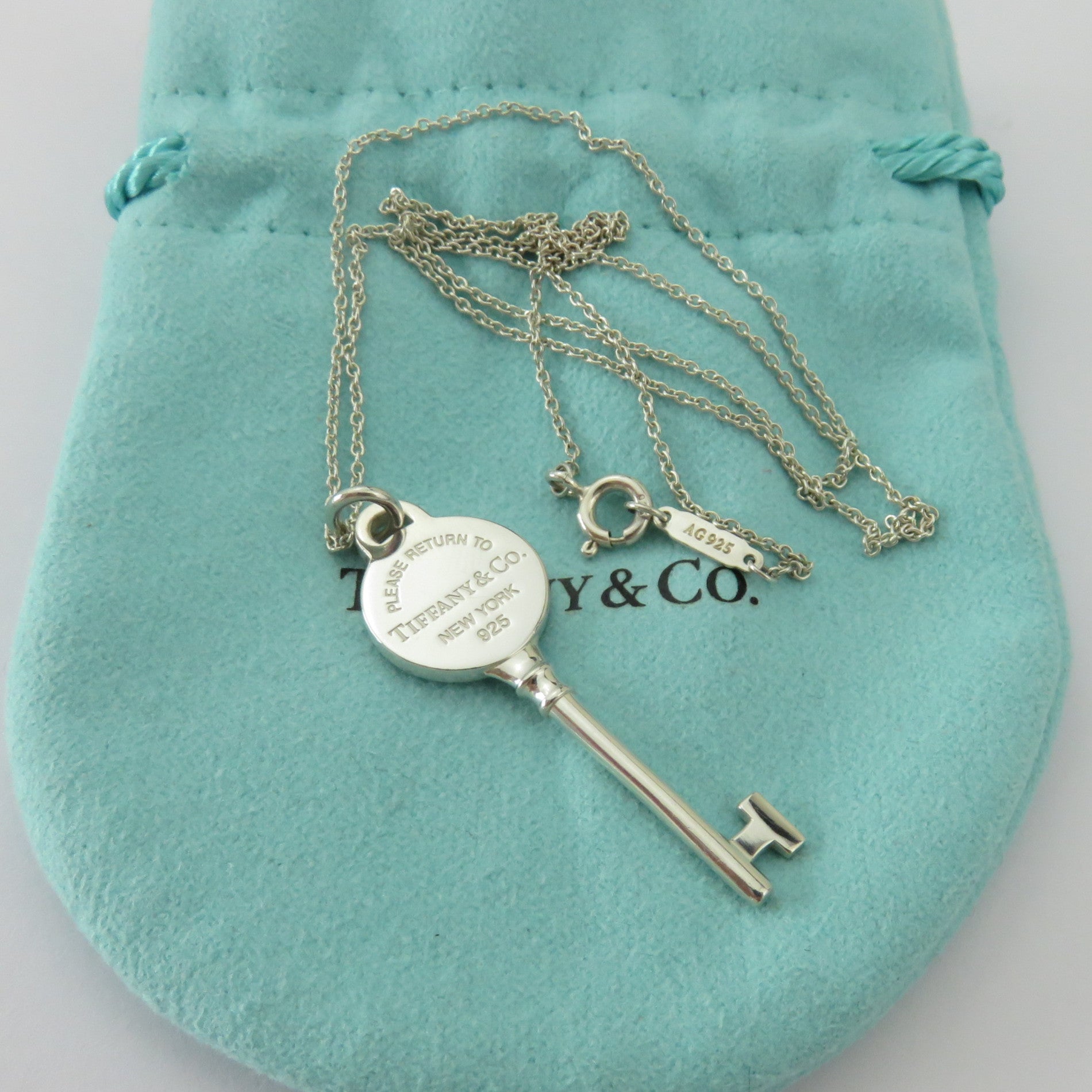 TIFFANY & CO 925 Sterling Silver Return to Tiffany Round Key Pendant Necklace 