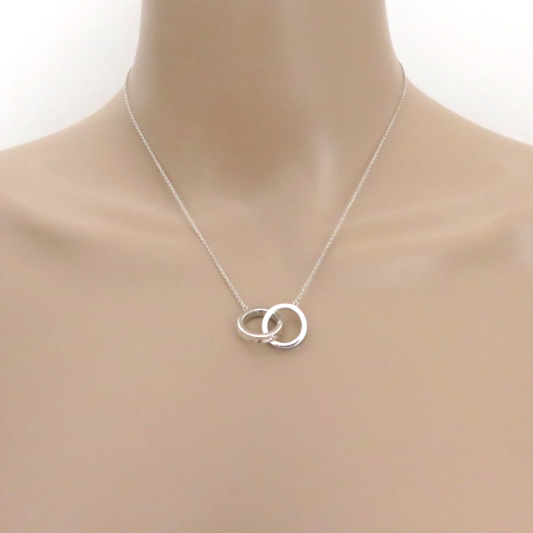 TIFFANY & CO 925 Sterling Silver 1837 Interlocking Circles Pendant Necklace 
