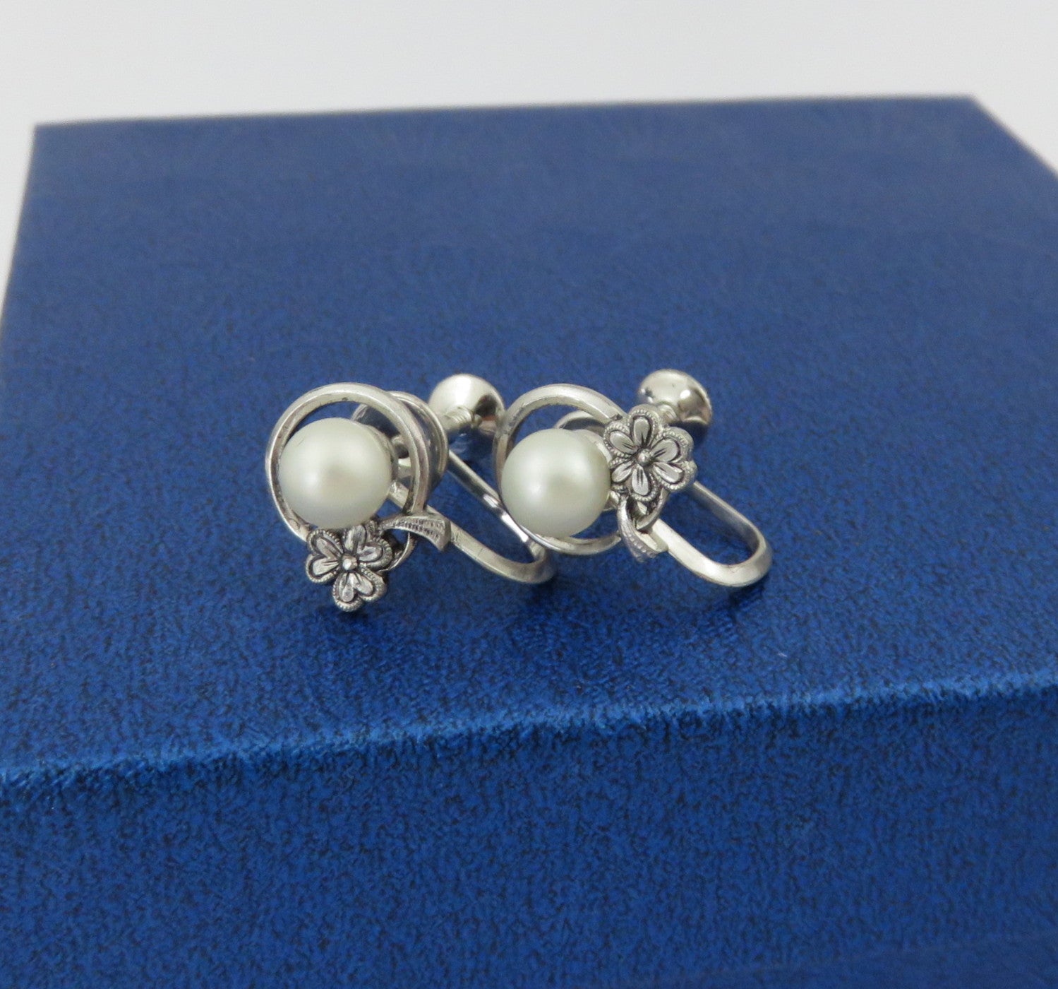 Mikimoto 925 Sterling Silver Flower Akoya Pearl Screw On Earrings