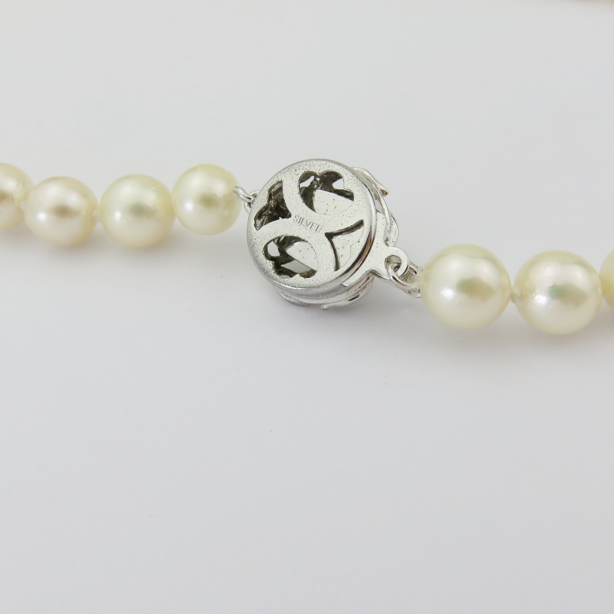 Japanese Vintage Akoya Pearl Strand Necklace 7.5-8mm Silver Clasp 42cm