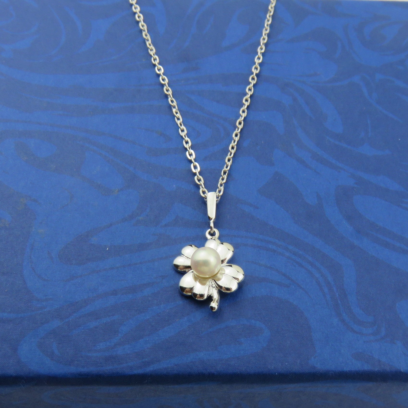 Mikimoto 925 Sterling Silver Four Leaf Clover Akoya Pearl Necklace 38cm