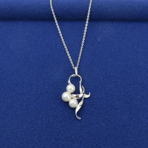 MIKIMOTO 925 Sterling Silver 3 Pearl Cluster Floral Ribbon Pendant Necklace