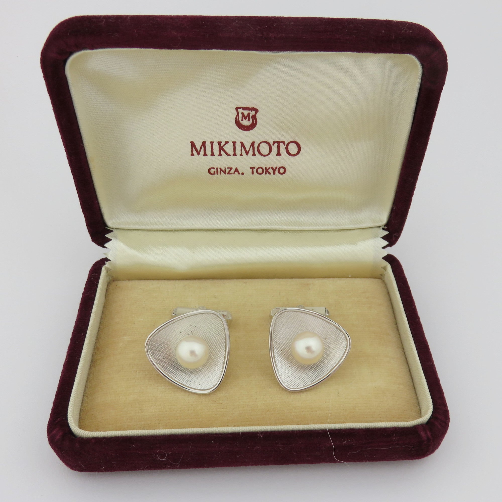 MIKIMOTO 925 Sterling Silver Akoya Pearl 8mm Triangle Geometric Cufflinks w/ Box