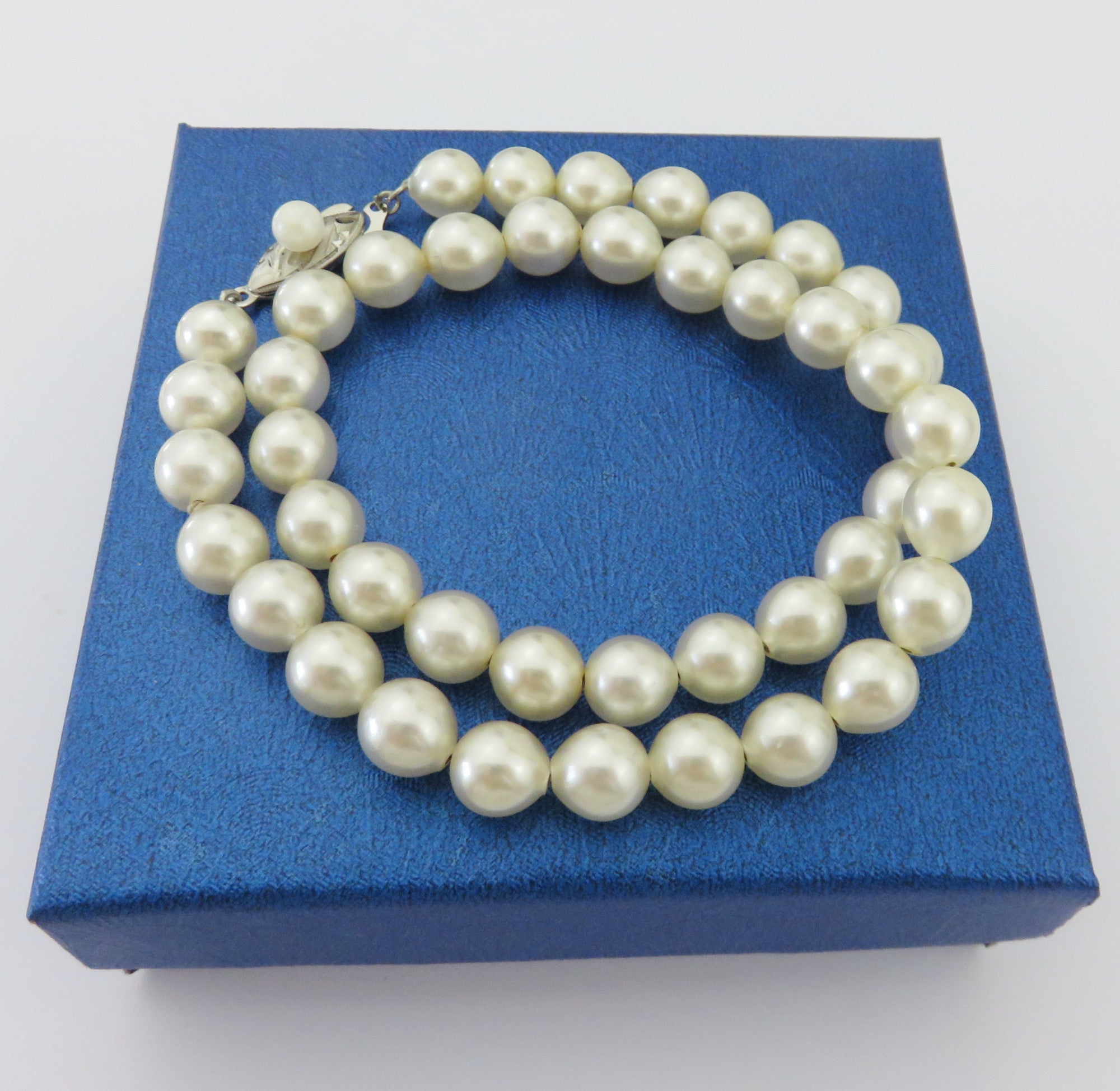 Japanese Vintage Akoya Pearl Strand Necklace 7.7-8.3mm Silver Clasp 38cm