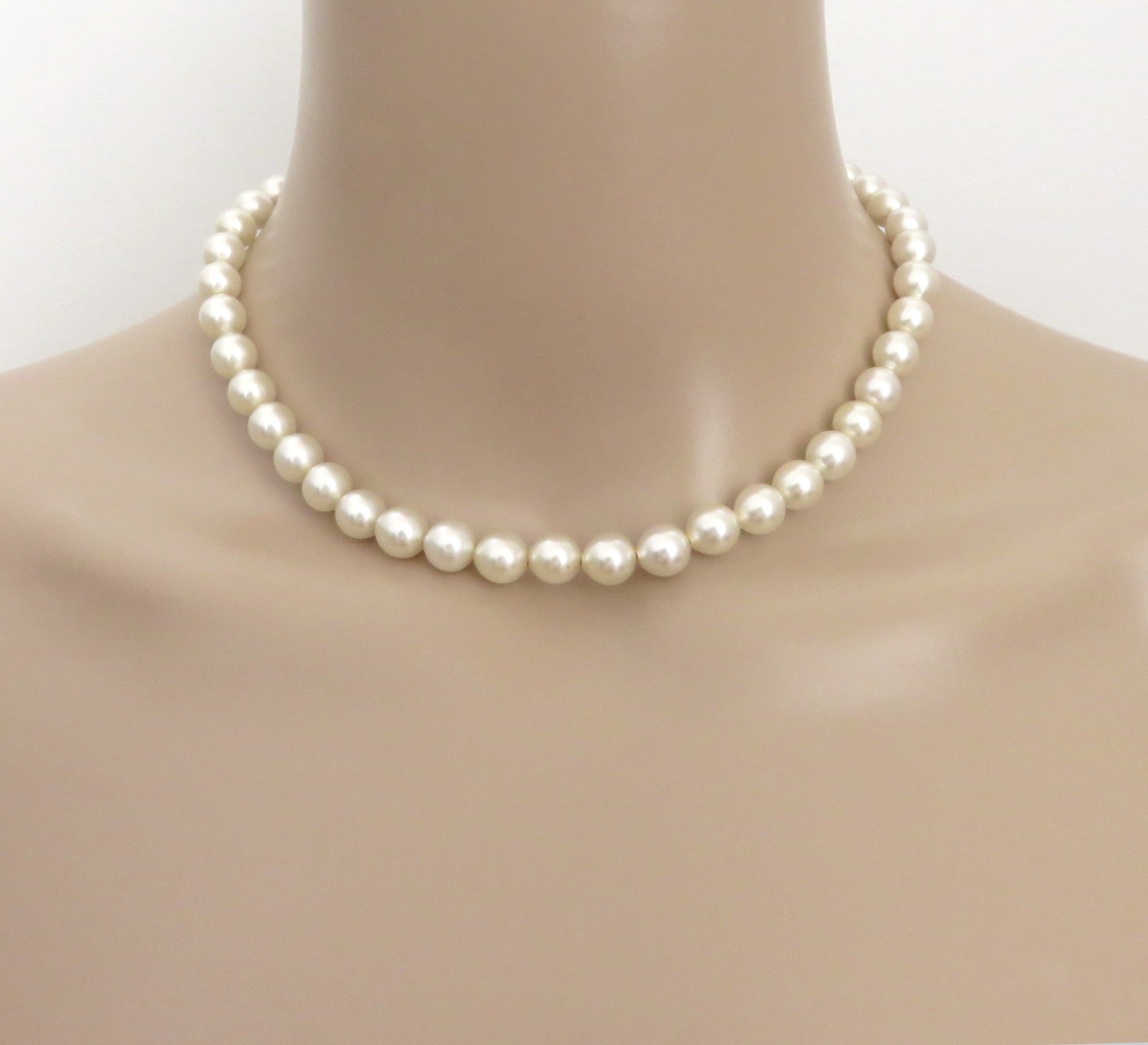 Japanese Vintage Akoya Pearl Strand Necklace 7.7-8.3mm Silver Clasp 38cm