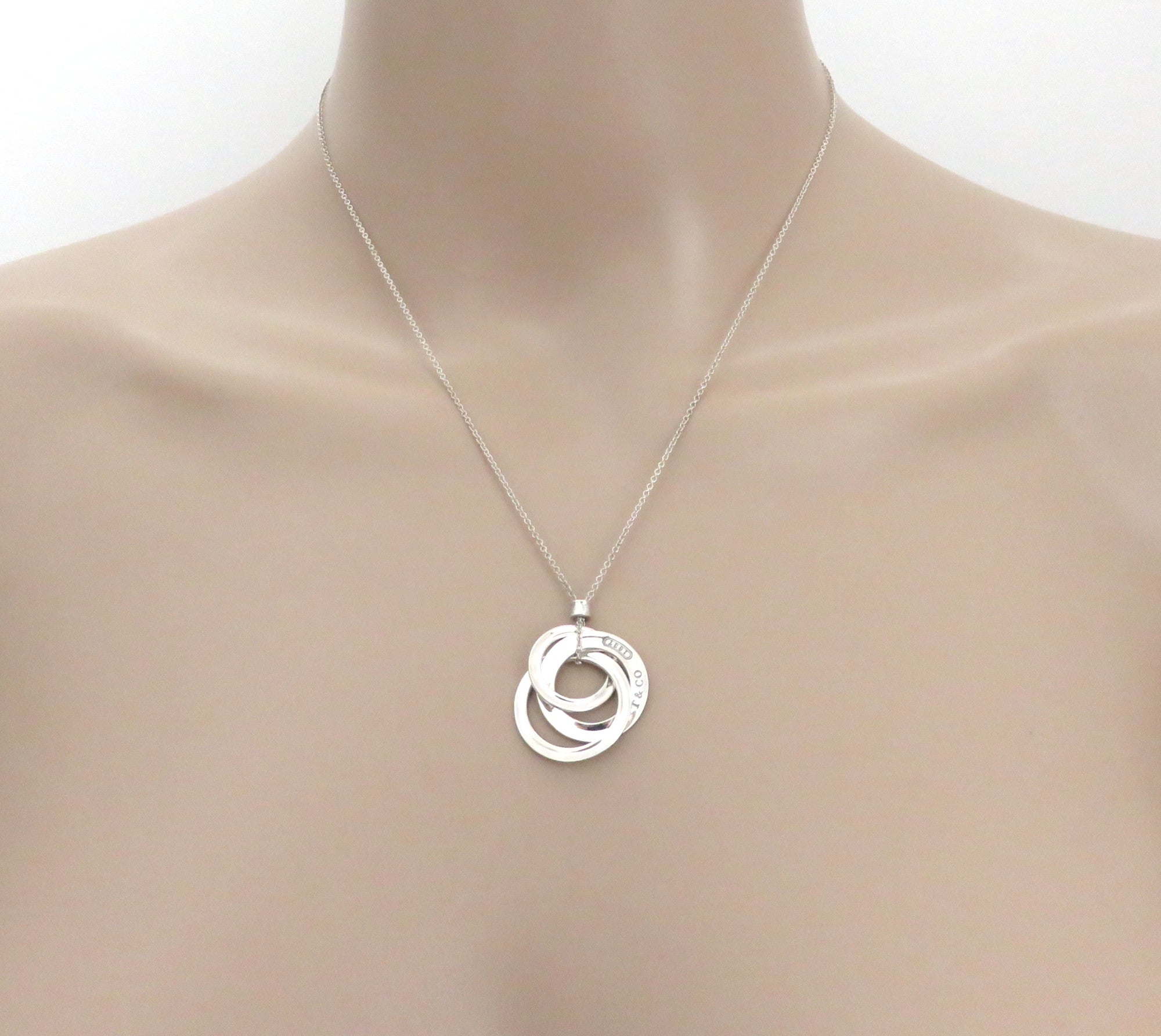 TIFFANY & CO 925 Sterling Silver 1837 Interlocking Circles Pendant Necklace 