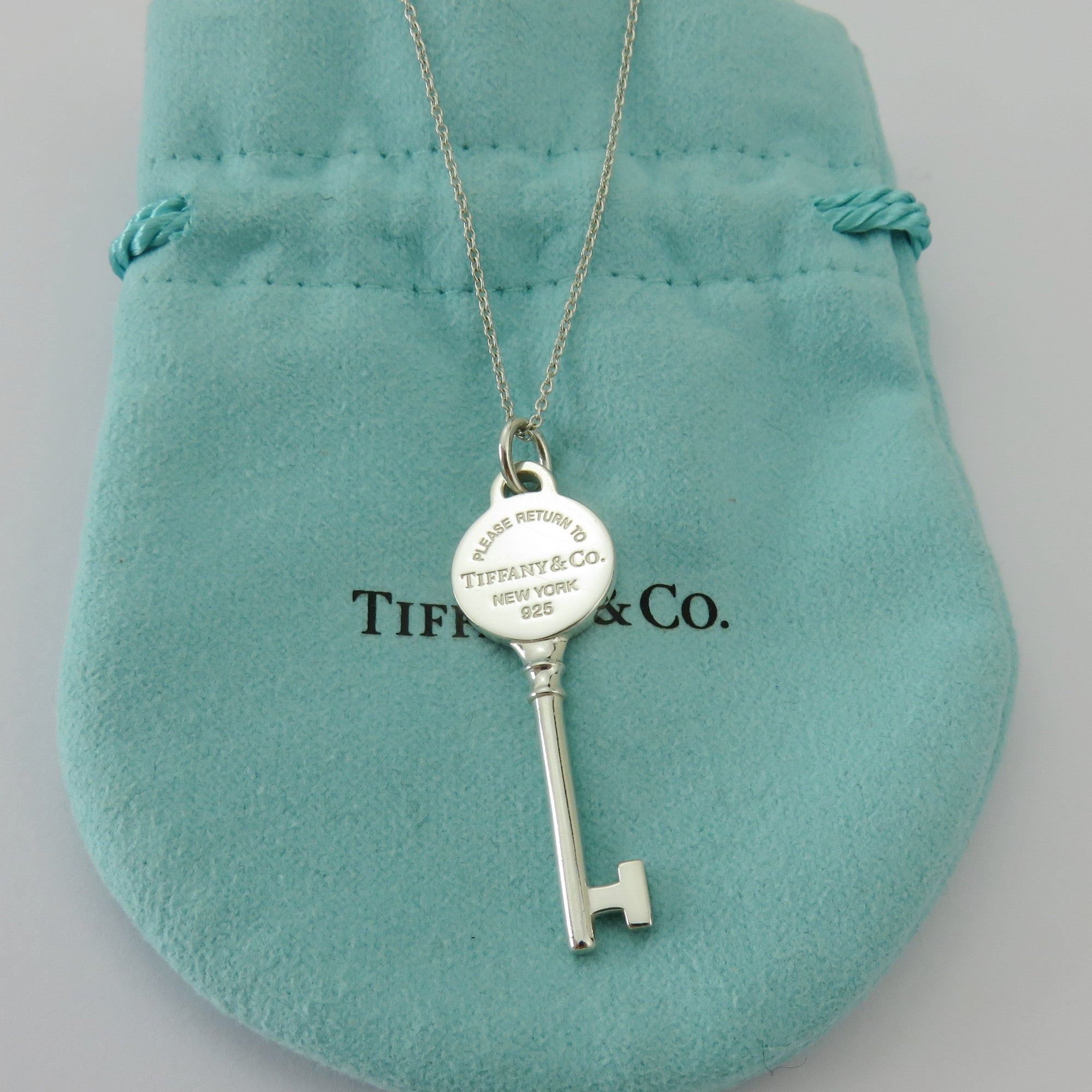 TIFFANY & CO 925 Sterling Silver Return to Tiffany Round Key Pendant Necklace 