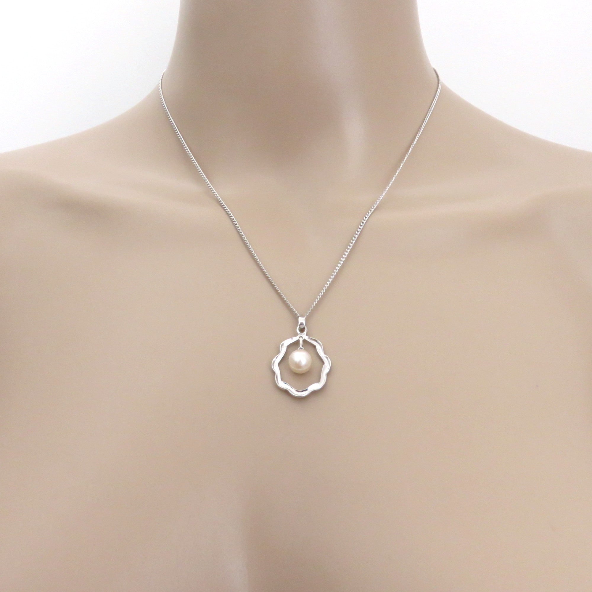 MIKIMOTO 925 Sterling Silver Akoya Pearl Wreath Vine Pendant Necklace