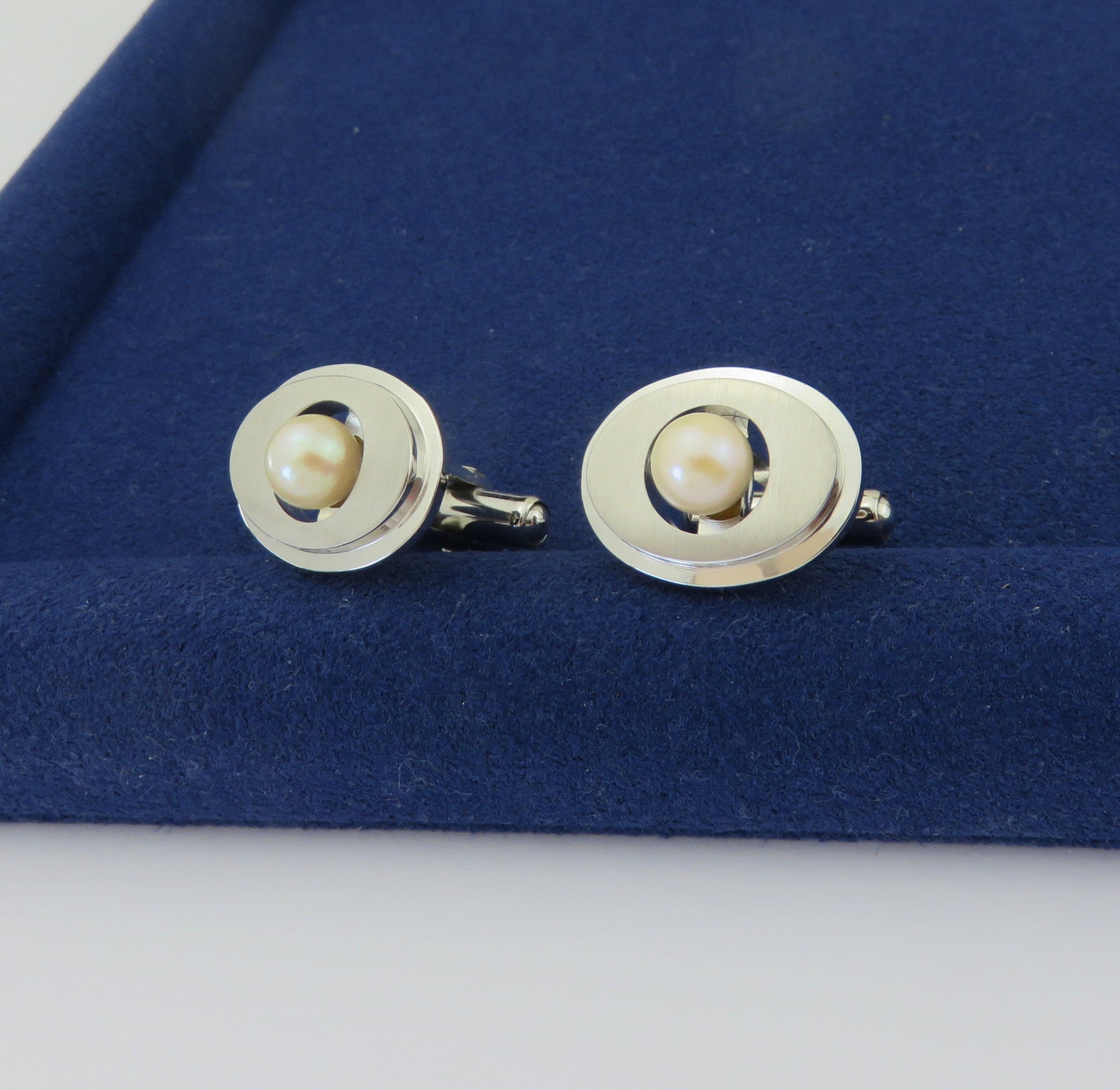 Vintage Japanese Akoya Pearl Strand Necklace 6.7-7mm 42cm & Matching Cufflinks