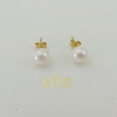 ete K18 Yellow Gold 7.2 mm Japanese Akoya Pearl Stud Earrings with Box